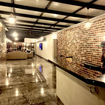 Otel Victoria And Lounge