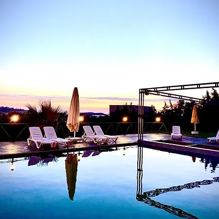 Victoria And Lounge Hotel