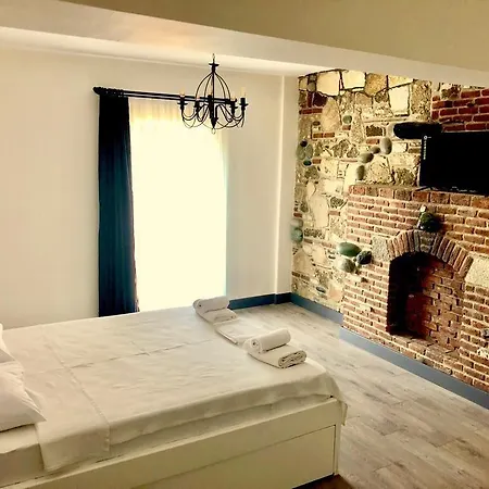 Victoria And Lounge Foça