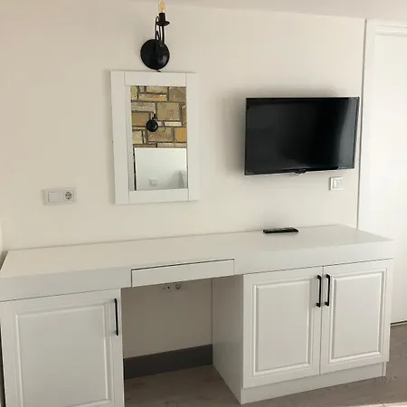 Victoria And Lounge Hotel