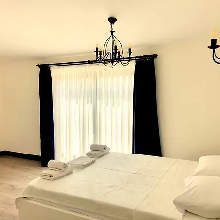 Victoria And Lounge Hotel