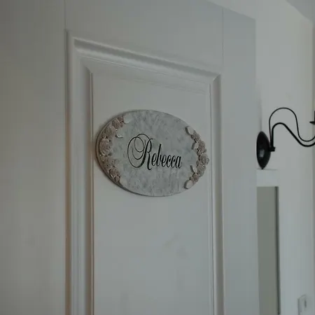 Victoria And Lounge Foça