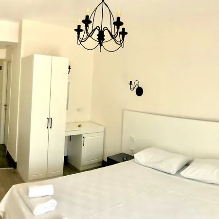 Hotel Victoria And Lounge