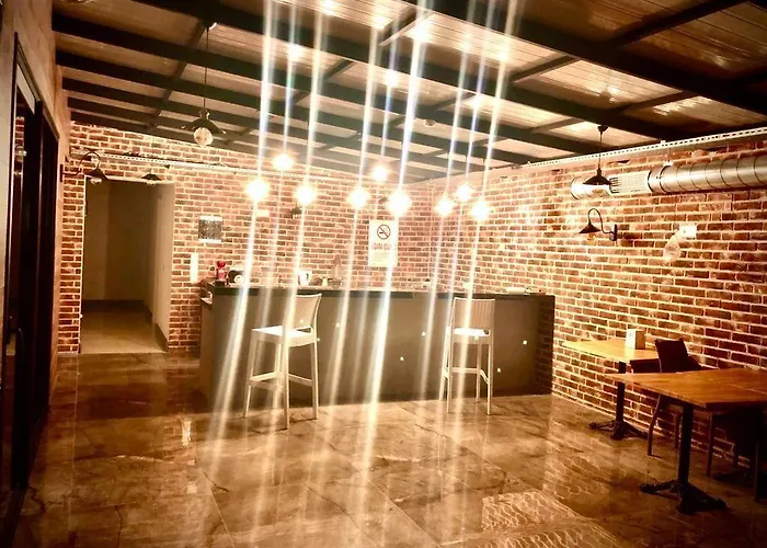 Victoria And Lounge Hotel 2*