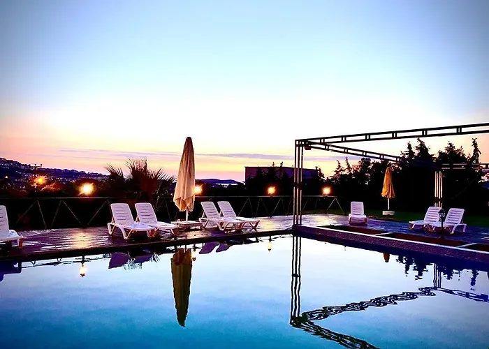 Victoria And Lounge Hotel