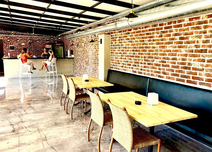 Hotel Victoria And Lounge Fokaja