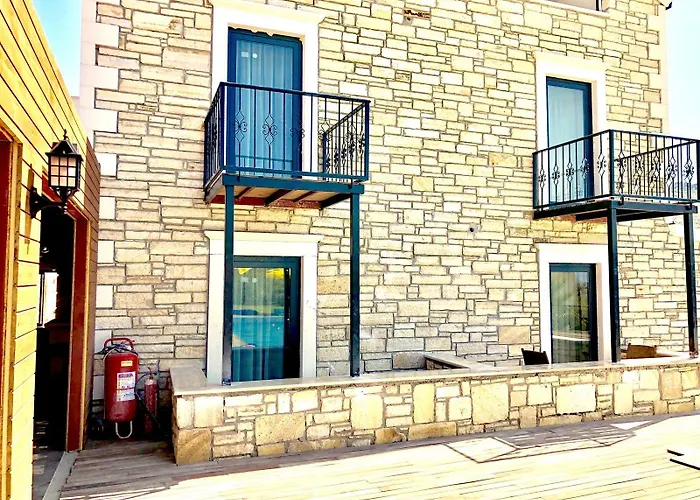 Victoria And Lounge Hotel