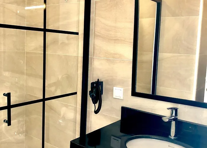 Hotel Victoria And Lounge Fokaja