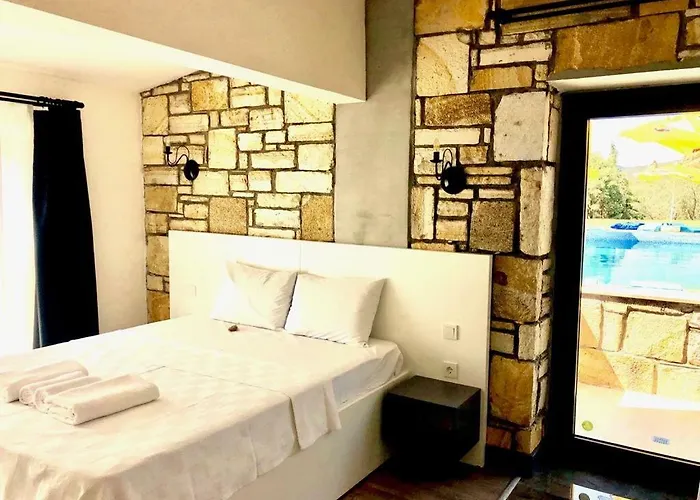 Hotel Victoria And Lounge Fokaja