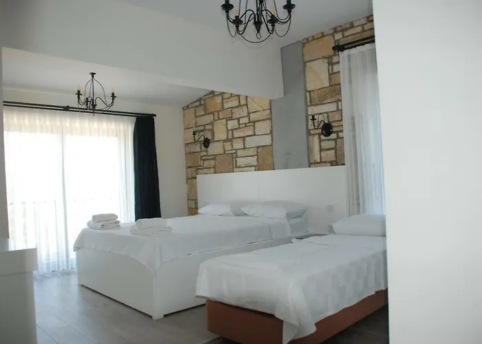 Victoria And Lounge Hotel Fokaja