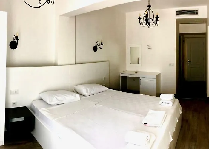 Victoria And Lounge Hotel Fokaja