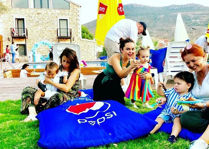 Victoria And Lounge Hotel Fokaja