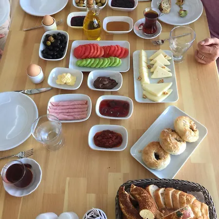 Victoria And Lounge Foça