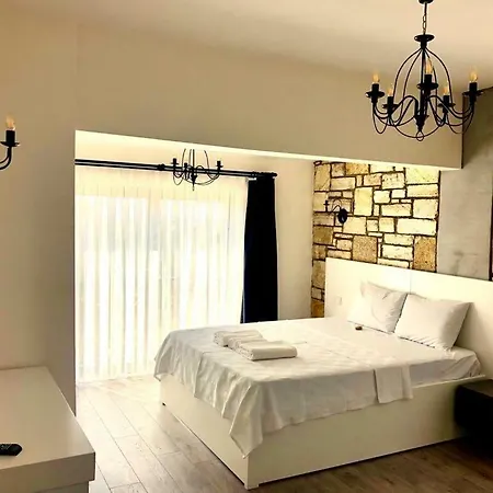 Victoria And Lounge Foça