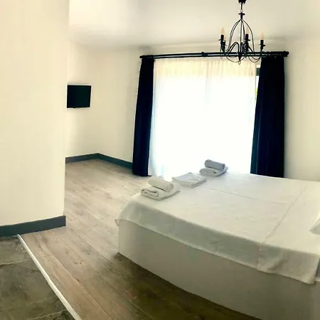 فندق Victoria And Lounge 2*