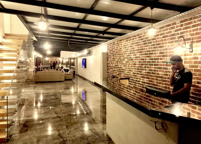 Otel Victoria And Lounge