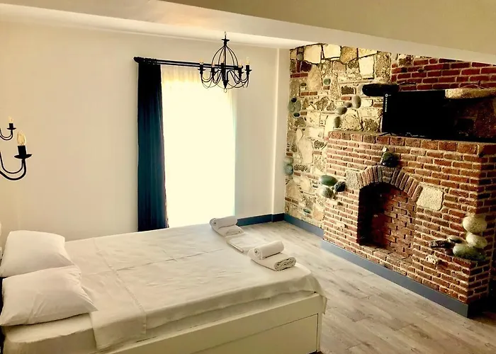 Victoria And Lounge Foça